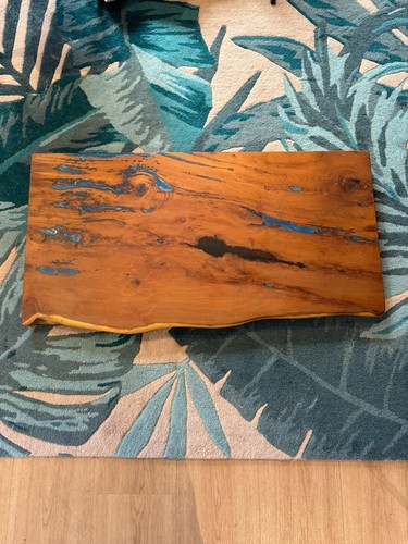 Live edge yew - live, blue